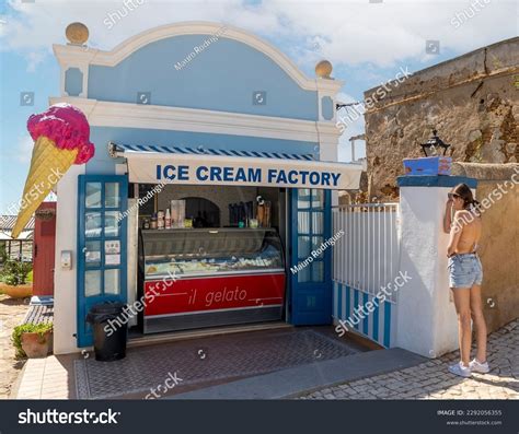 Island Theme Ice Cream Store