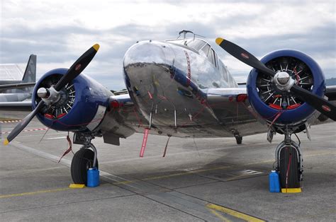 Beechcraft Model 18 - Photos - sr