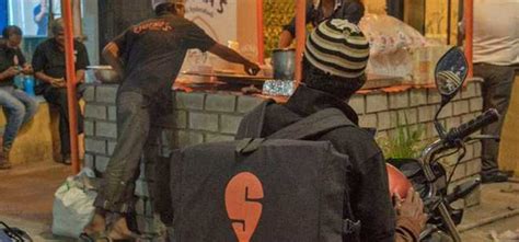 फूड डिलीवरी कंपनी से ग्राहक ने कहा- मुस्लिम डिलीवरी बॉय मत भेजना, लोग ...