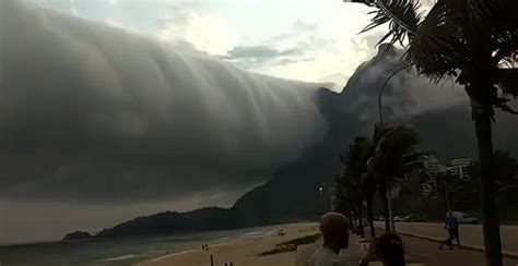 巴西上空曾出现异象，犹如“世界末日”，感觉要将整个城市吞噬！_天空_场景_瞬间