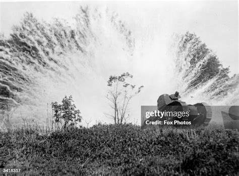 Exploding Tanks 的图像结果