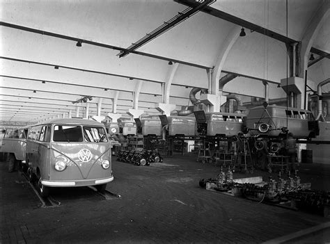 75 years of the Volkswagen T: history, evolution and legacy of an icon ...