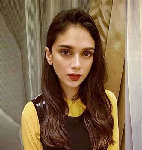 Aditi Rao Hydari rocks dark lips | Femina.in