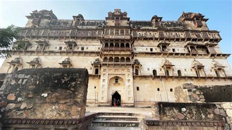 How this 400-room palace in MP came to be abandoned after being used ...