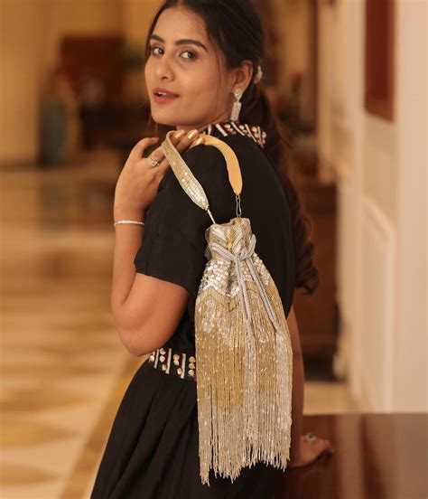 ELIXIR SEQUINS FRINGED POTLI BAG – Fezacollection
