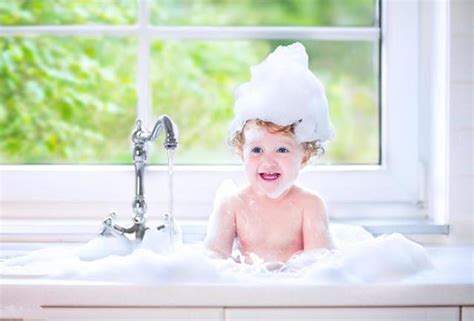 新生儿洗澡的方法与详细步骤
