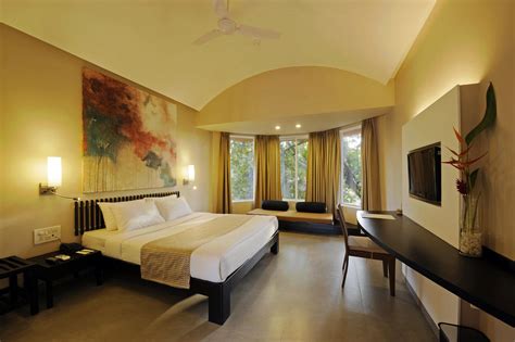 Whispering Palms Beach Resort | Whispering Palms Goa Candolim | Goa ...