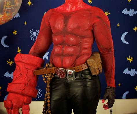 Muscle in Business Suit 的图像结果