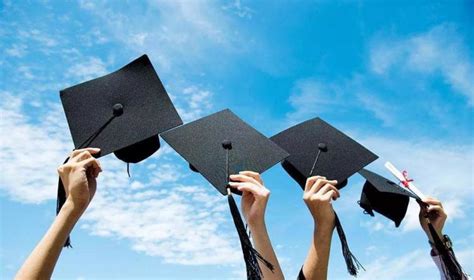 应届毕业生是什么意思：当年即将毕业或已经毕业的学生 - 综合百科 - 懂了笔记