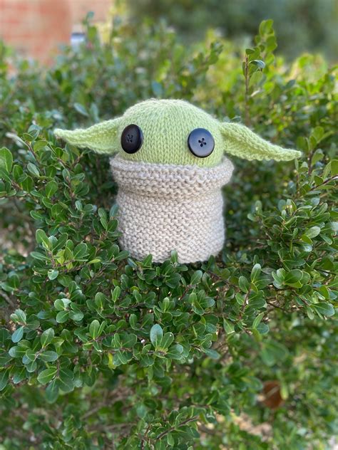 Alien Knitting Pattern 的图像结果