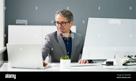 Man Using Computer Professional 的图像结果