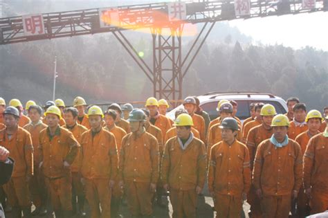 矿山救护队在"12·5"事故救援中发挥重要作用