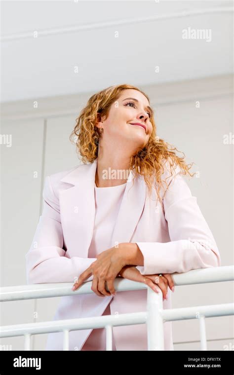 Business Women Facebook Profile Picture 的图像结果