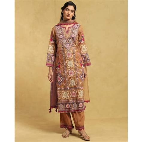 Pakistani suits: Buy latest Pakistani suits, Salwar Kameez & more this Eid