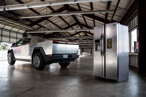 Tesla se prepara para entregar primeiras unidades do Cybertruck