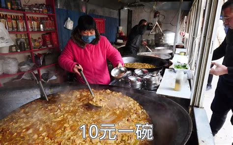 濮阳最霸气的大锅菜，10元一碗，馒头随便吃，酱香的小菜，都免费_哔哩哔哩_bilibili