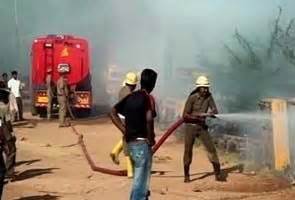印度火药工厂爆炸死亡人数升至37人 45人受伤_新浪新闻