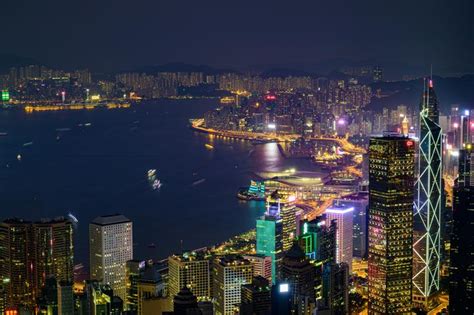 如果将来想去香港工作，学什么专业比较好？ - 知乎
