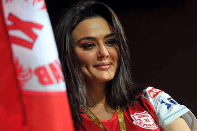 Jet-lagged Preity Zinta soldiers on | Hindi Movie News - Times of India