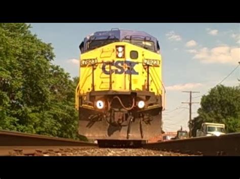 Train Runs Over Camera Fast CSX 的图像结果