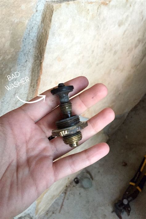 Leaking Outdoor Faucet Older Model 的图像结果