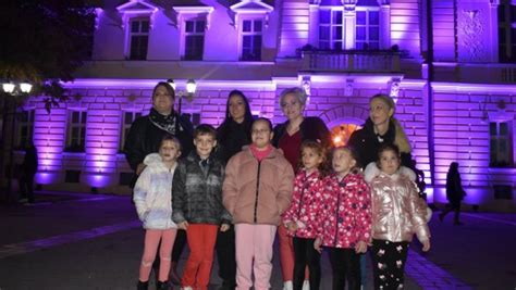 PODRŠKA „MALIM DIVOVIMA“: LJubičasta svetla u znak podrške prevremeno ...
