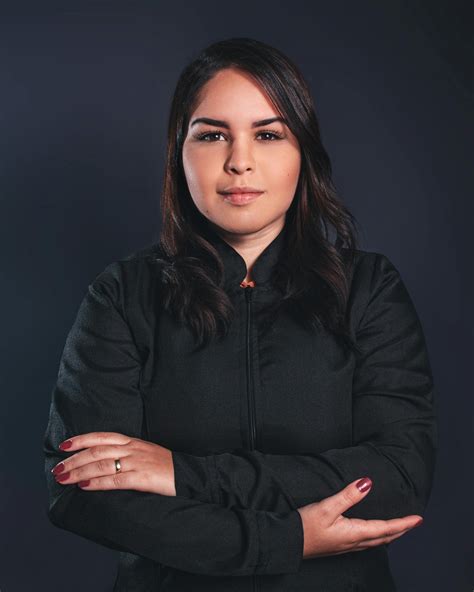 Woman Bing Search 的图像结果