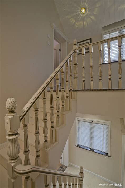 欧式风格别墅室内全木楼梯扶手装修效果图 – 设计本装修效果图