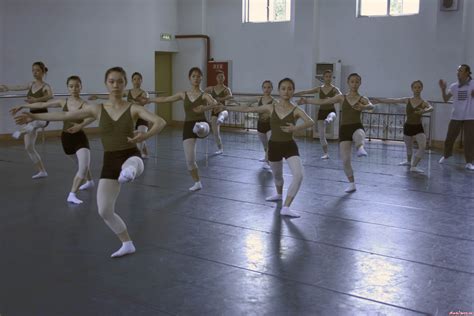 舞蹈团做客重庆电视台科教频道《今晚求教》栏目