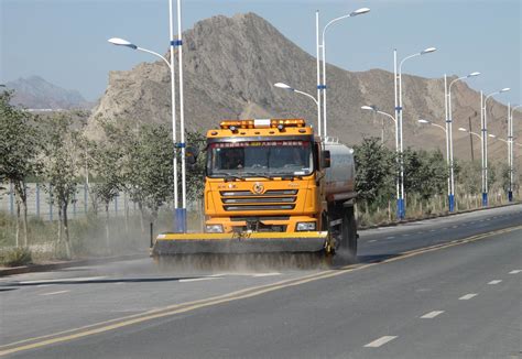 多功能道路养护车 —— 新疆万富机电设备有限公司