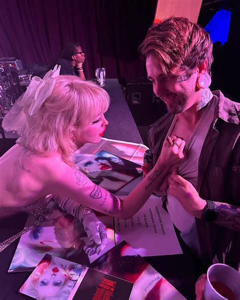 Viola Odette Harlow | A girl like me (musician, bisexual, writer, actor, chronically ill, tap ...