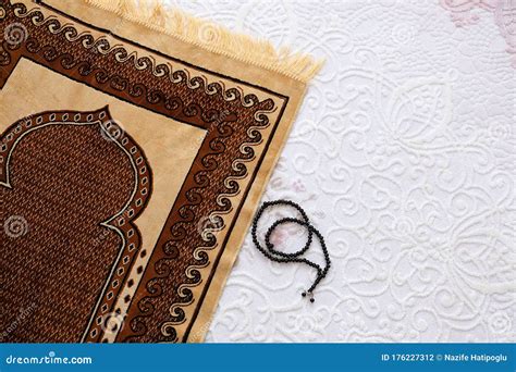 Prayer Rug in Islam, Prayer Rug for Worship Stock Photo - Image of ...