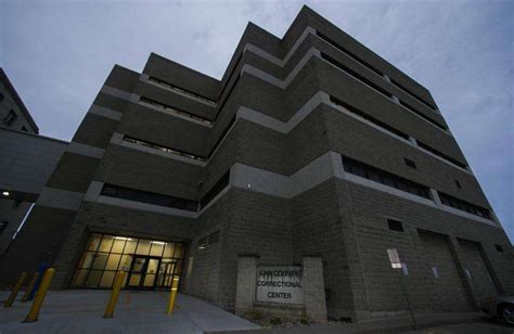 Linn County Jail to start housing federal inmates after terminating ...