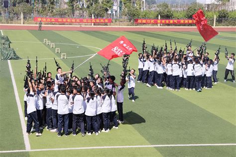 隆回县第二中学举行2022级新生军训成果汇报表演 - 湖南省隆回县第二中学