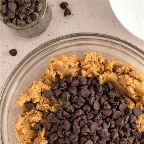 14 Must-Try Vegan Chocolate Chip Brands + Recipes | World of Vegan