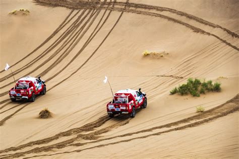 沙漠试驾会 体验郑州日产赛车皮卡的越野魅力_汽车圈