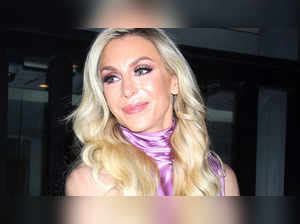 charlotte flair: WWE SmackDown: Did Charlotte Flair suffer knee injury ...