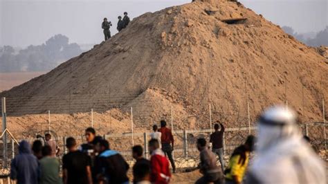 Israeli Forces Kill 16-year-old, Injure Five Others in Gaza | NewsClick