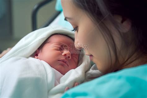 在医院的母亲和新生儿高清图片下载-正版图片600258257-摄图网