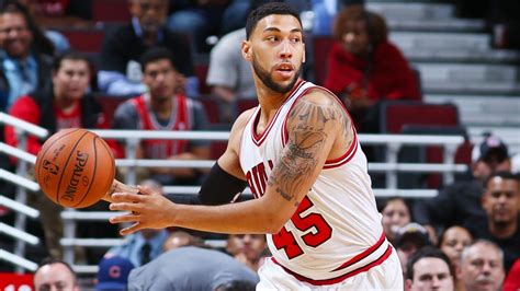 Denzel Valentine of Chicago Bulls to miss at least 2 weeks with ankle ...