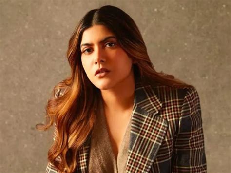 Cement wale Madam? Daughter of Billionaire Birla? Ananya Birla gives ...