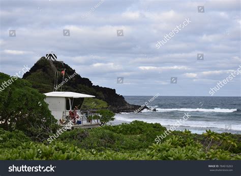 Photo de stock Lifeguard Tower Pyramid Rock Beach On 784616263 ...