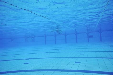 Swimming Pool Underwater 的图像结果
