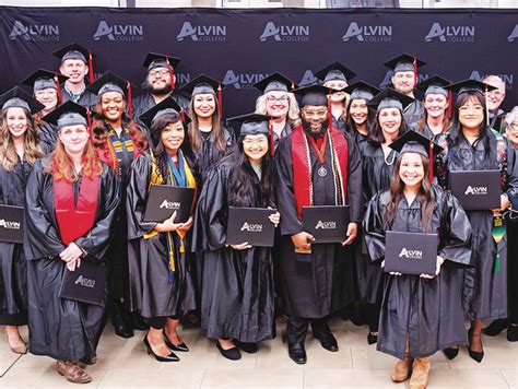 Alvin College honors first bachelor's degree graduates