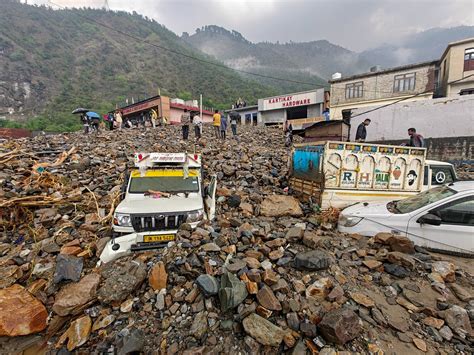 कारें, ट्रक, घर.. सबकुछ दफन, जम्मू-कश्मीर के रामबन में कुदरत का कैसा ...