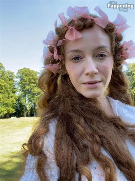 Christina Hendricks Sexy (9 Photos) - OnlyFans Leaked Nudes