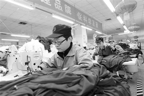 劳模风采录｜从缝纫工到女劳模，来看看她的励志故事……_腾讯新闻