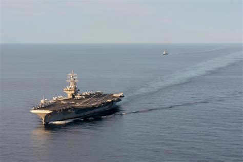 多图：5月23日，常驻横须贺的美国海军里根号（CVN-76）航母出港开始下半年的部署 - 指南针社区