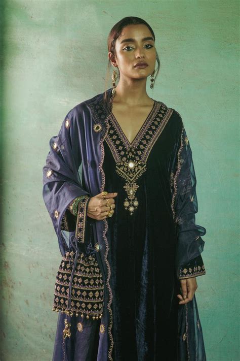 Khwaab Zardozi Embroidered Kurta Set – Sureena Chowdhri