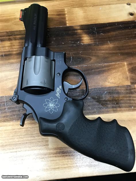 SMITH & WESSON 329PD